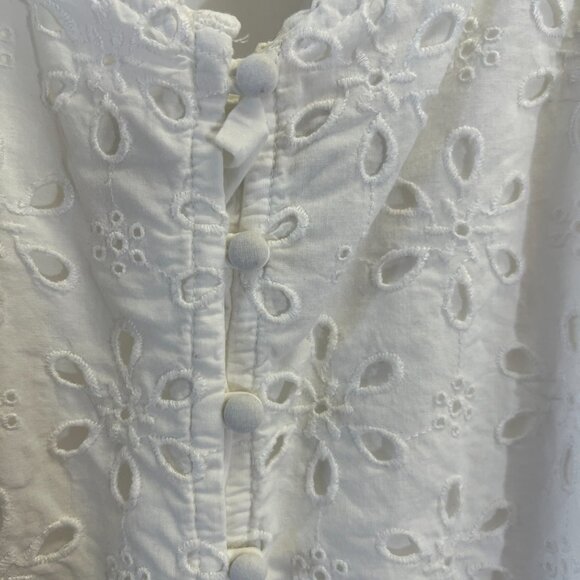 A&F Spaghetti Strap Lace Doily Lined Tank Top - Picture 2 of 8